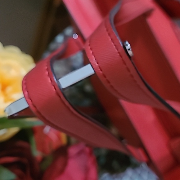 Red GUESS Tote - Picture 4 of 15